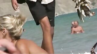 Nudist teen not shy about posibil nude at the beach