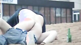BEACH SPY exposing horny couple fucking on public beach