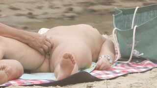 Beach couple Sex Spy voyeur Mature finger Pussy