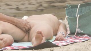 Beach couple Sex Spy voyeur Mature finger Pussy