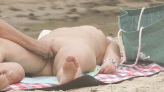 Beach couple Sex Spy voyeur Mature finger Pussy