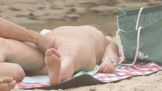 Beach couple Sex Spy voyeur Mature finger Pussy