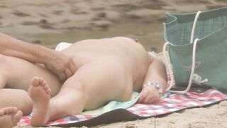 Beach couple Sex Spy voyeur Mature finger Pussy