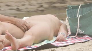 Beach couple Sex Spy voyeur Mature finger Pussy