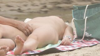Beach couple Sex Spy voyeur Mature finger Pussy