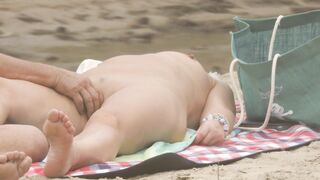 Beach couple Sex Spy voyeur Mature finger Pussy