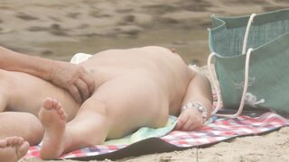 Beach couple Sex Spy voyeur Mature finger Pussy