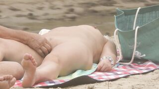 Beach couple Sex Spy voyeur Mature finger Pussy