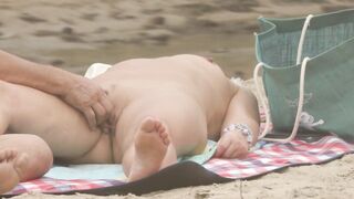 Beach couple Sex Spy voyeur Mature finger Pussy