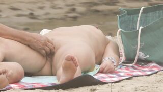 Beach couple Sex Spy voyeur Mature finger Pussy