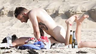 Beach couple Spy Sex