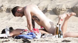 Beach couple Spy Sex