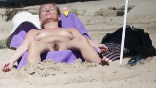 Beach spy Mature Pussy Voyeur
