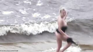 Couple fucking on the beach