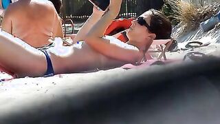 Beach voyeur 05 - Nice topless girl reads a book