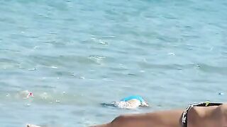Beach voyeur 04 - Topless women puts sun cream on face
